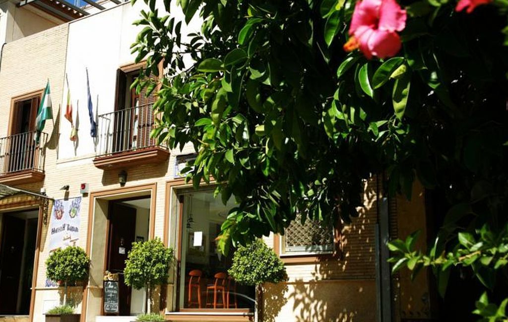 Ele Santabarbara Hotel Castilleja de la Cuesta Exterior photo